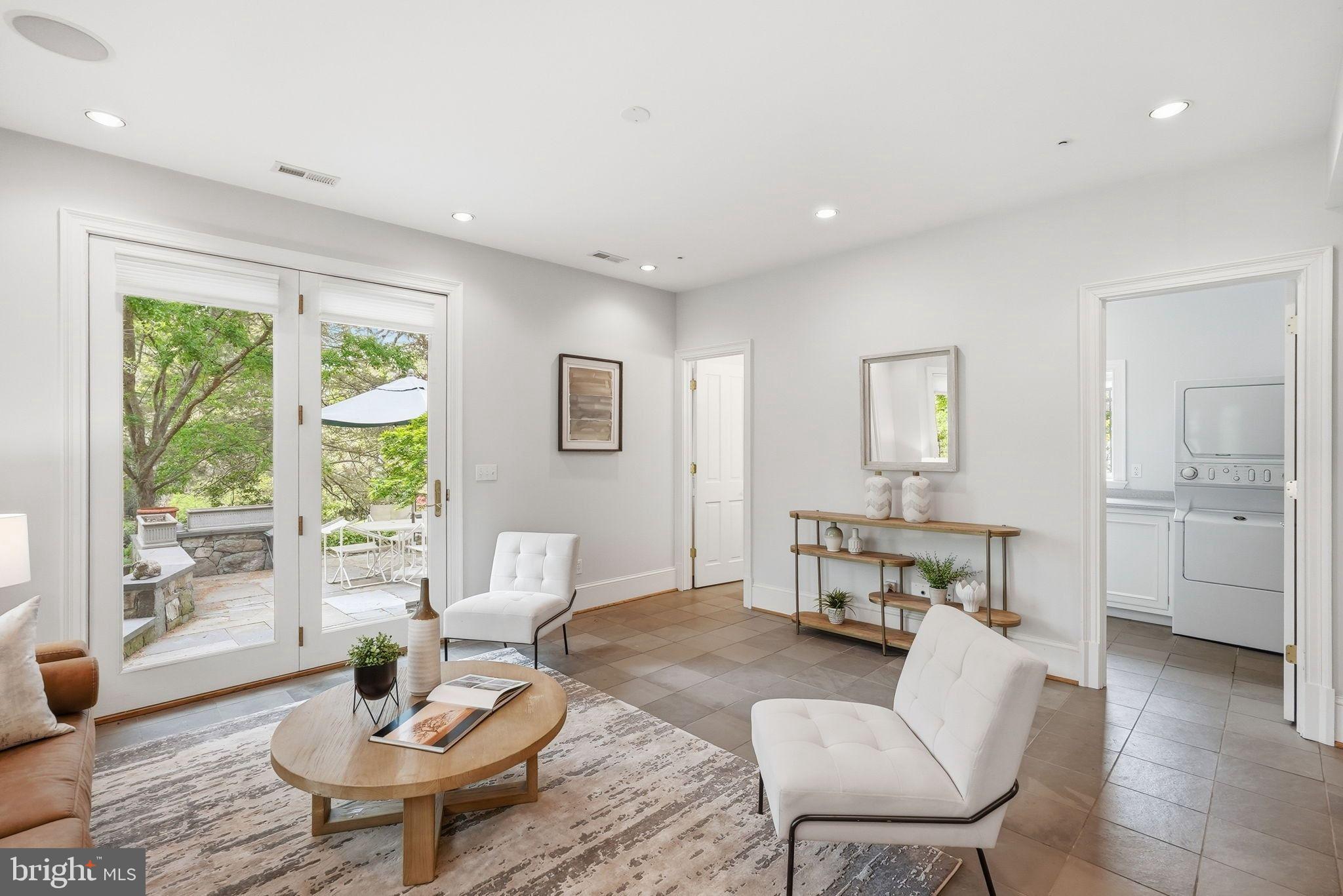 2318 NEBRASKA AVENUE NW