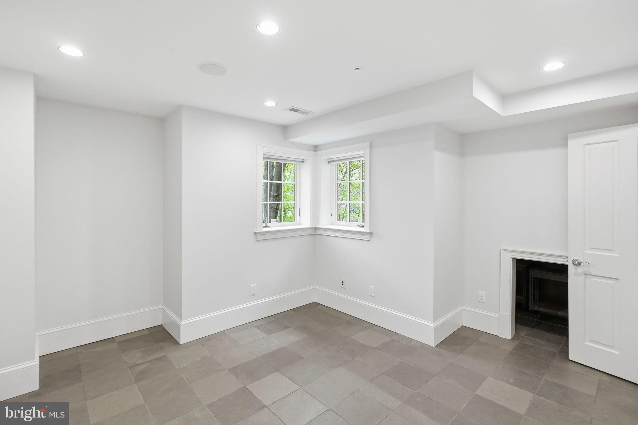 2318 NEBRASKA AVENUE NW