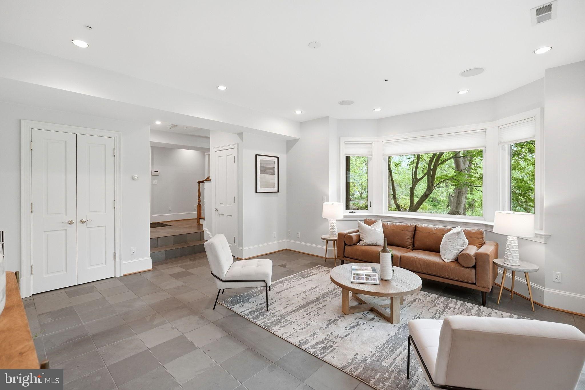 2318 NEBRASKA AVENUE NW