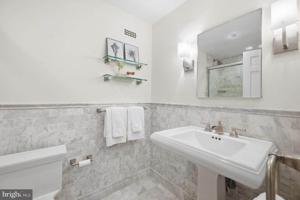 2700 VIRGINIA AVENUE NW Unit: 901