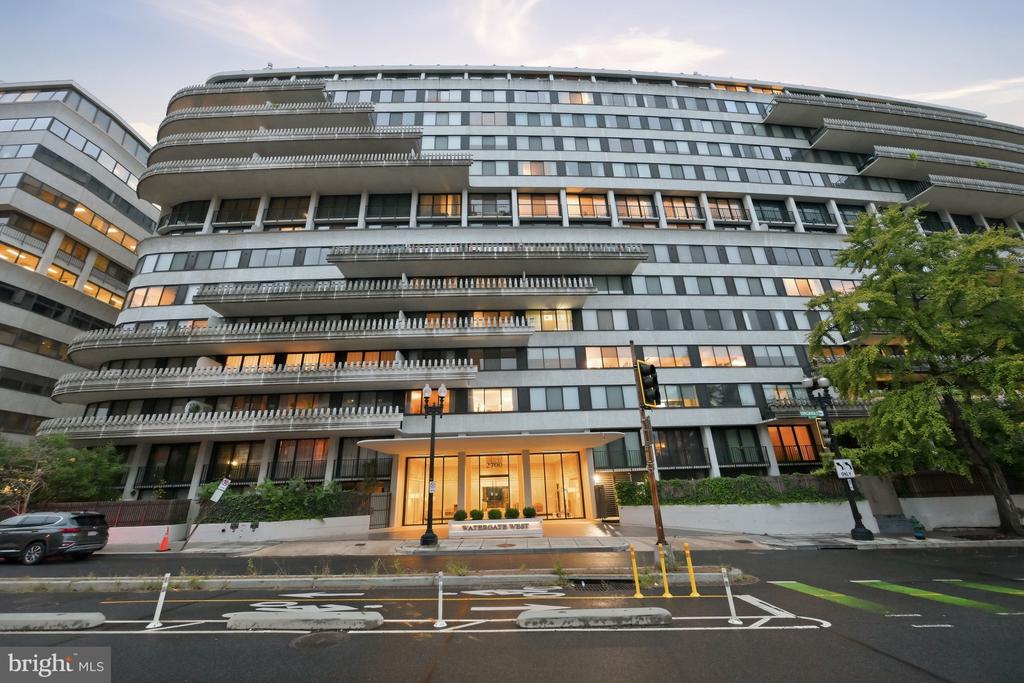 2700 VIRGINIA AVENUE NW Unit: 901
