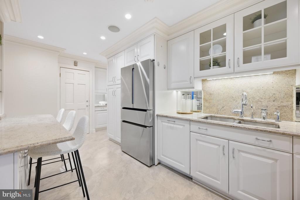 2700 VIRGINIA AVENUE NW Unit: 901