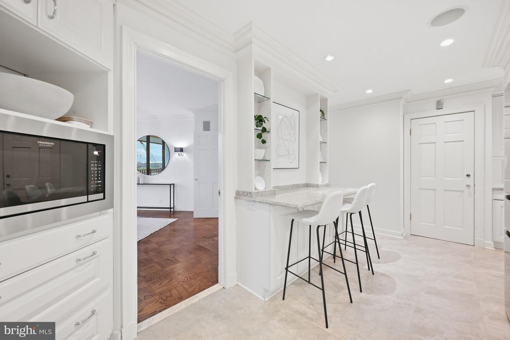 2700 VIRGINIA AVENUE NW Unit: 901