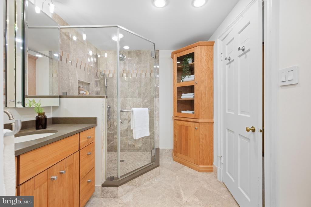 2700 VIRGINIA AVENUE NW Unit: 901