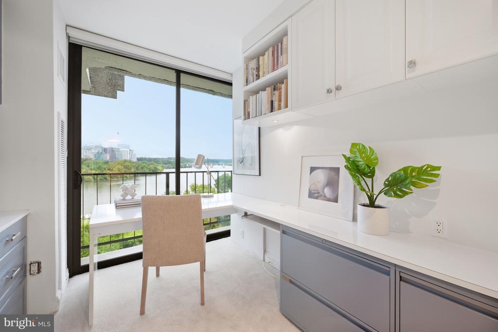 2700 VIRGINIA AVENUE NW Unit: 901