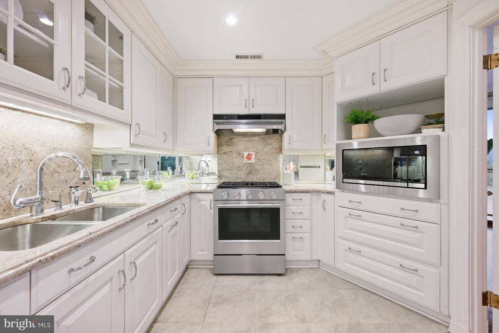 2700 VIRGINIA AVENUE NW Unit: 901