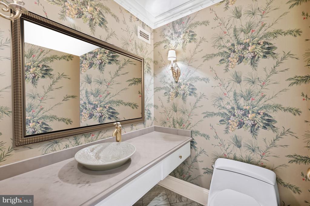 2700 VIRGINIA AVENUE NW Unit: 901