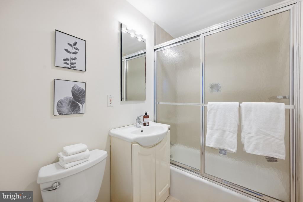 2700 VIRGINIA AVENUE NW Unit: 901