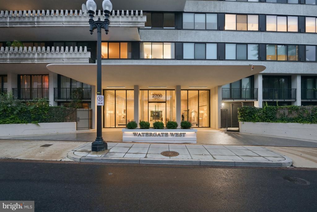 2700 VIRGINIA AVENUE NW Unit: 901