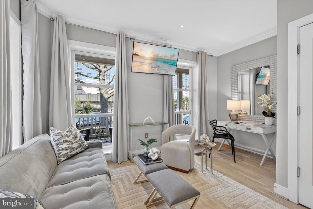 2142 O STREET NW Unit: 100