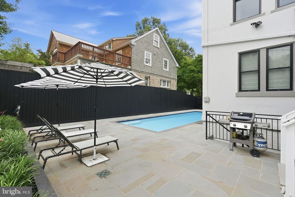 2558 36TH STREET NW