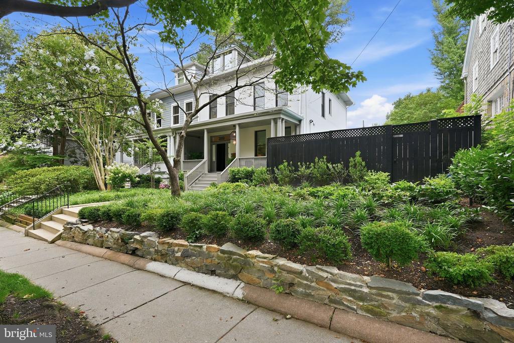 2558 36TH STREET NW
