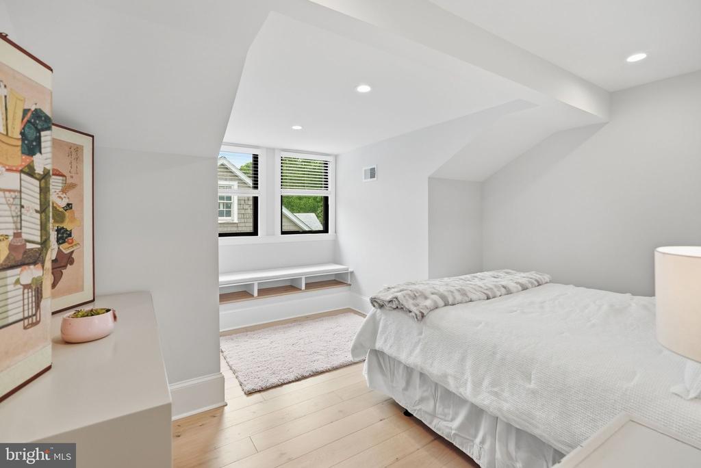 2558 36TH STREET NW