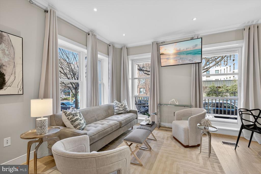2142 O STREET NW Unit: 100