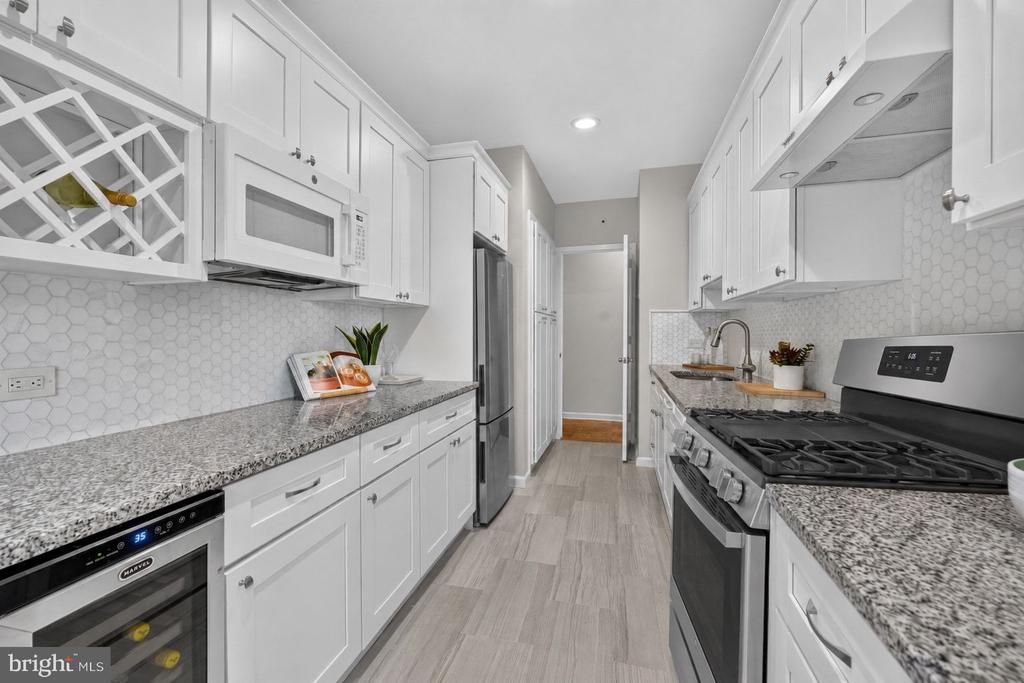 2801 NEW MEXICO AVENUE NW Unit: 806
