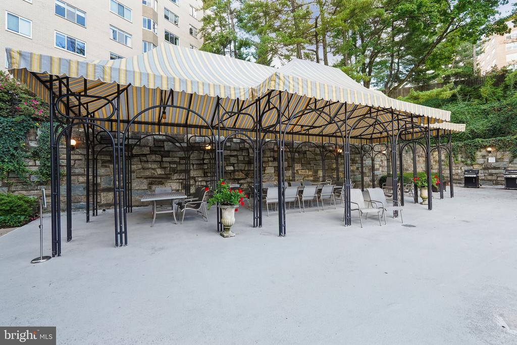 2801 NEW MEXICO AVENUE NW Unit: 806
