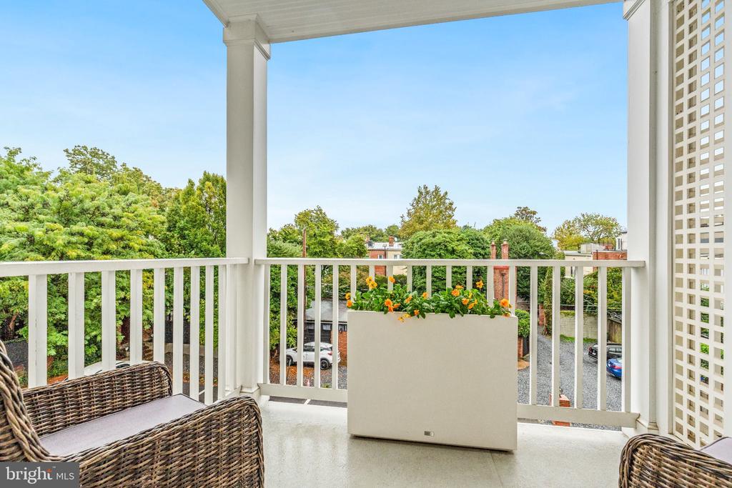 1311 30TH STREET NW Unit: 204