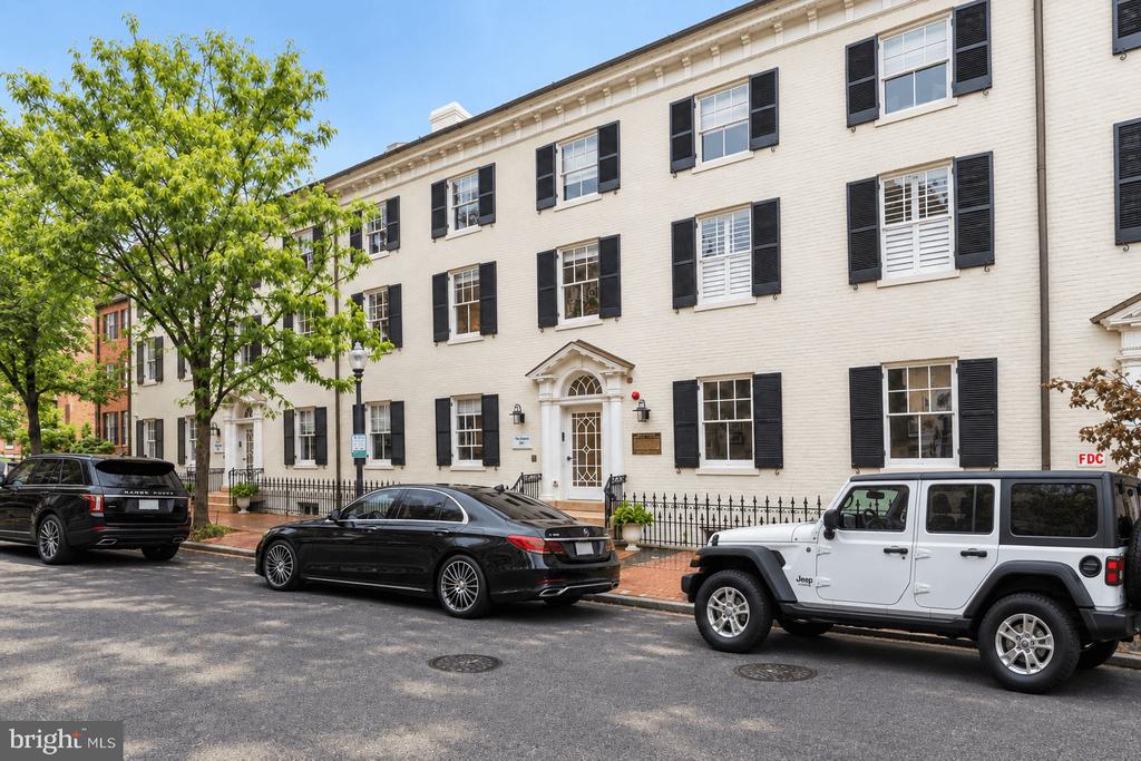 1311 30TH STREET NW Unit: 204