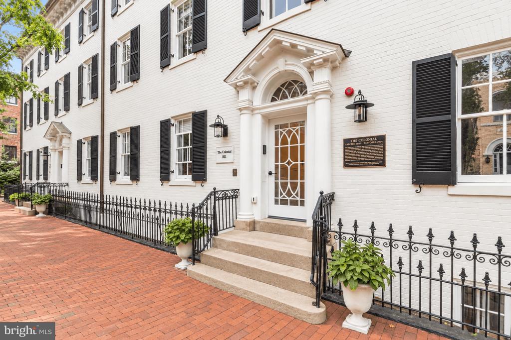 1311 30TH STREET NW Unit: 204