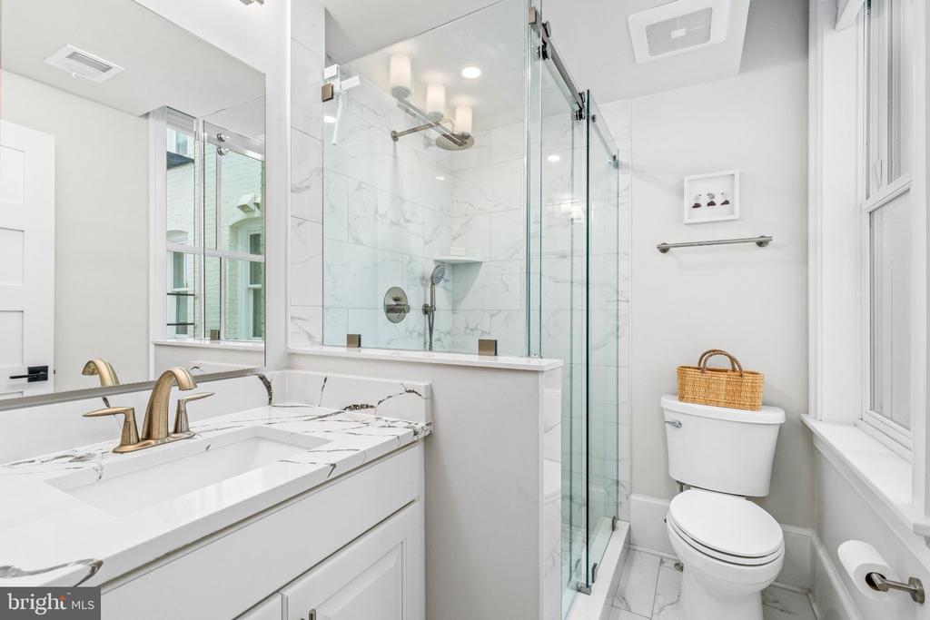 1311 30TH STREET NW Unit: 204