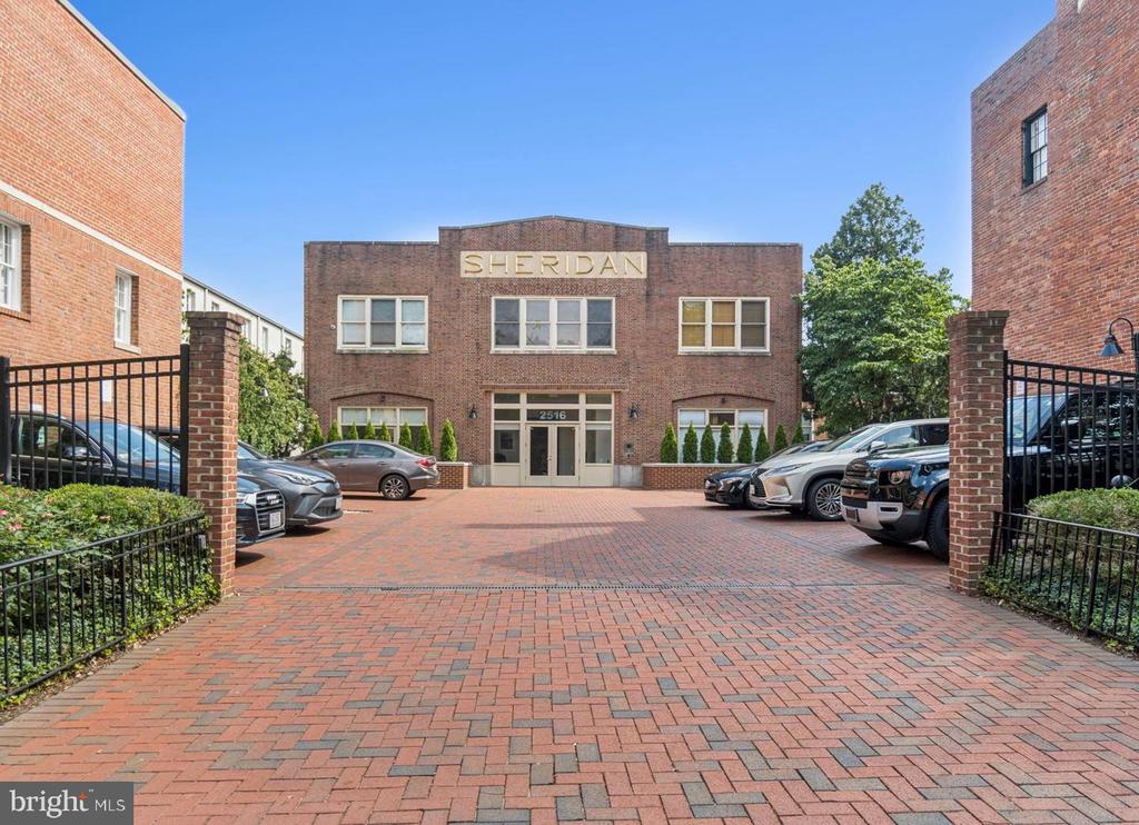 2516 Q STREET NW Unit: Q206