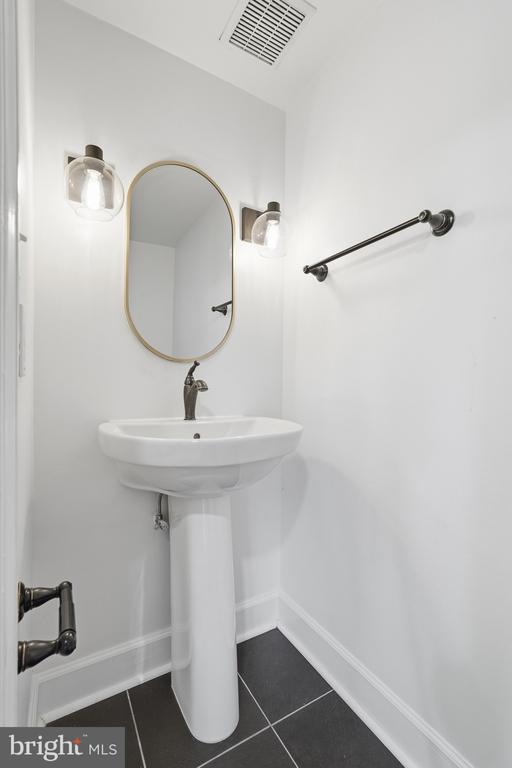 1080 WISCONSIN AVENUE NW Unit: 1005