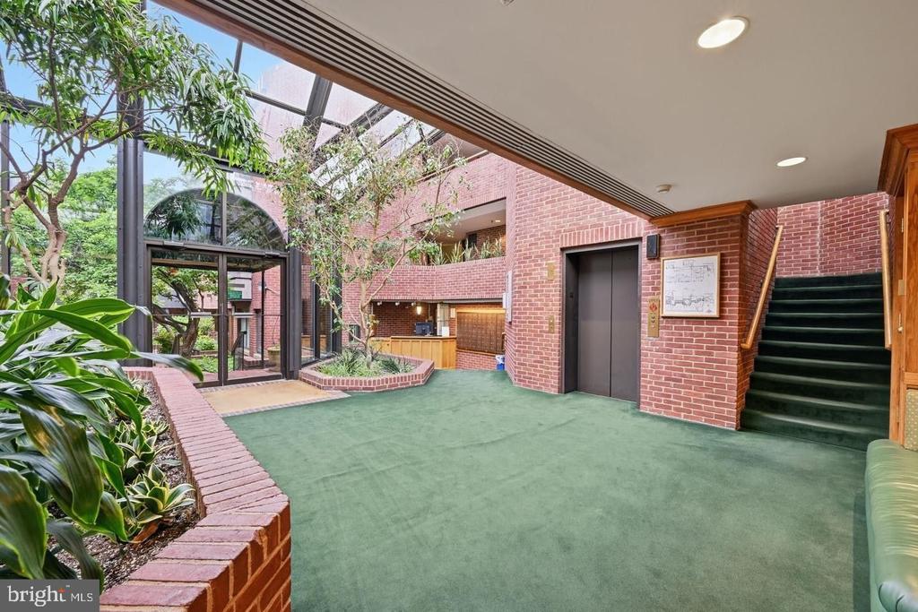 1080 WISCONSIN AVENUE NW Unit: 1005