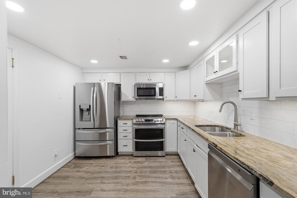 1080 WISCONSIN AVENUE NW Unit: 1005