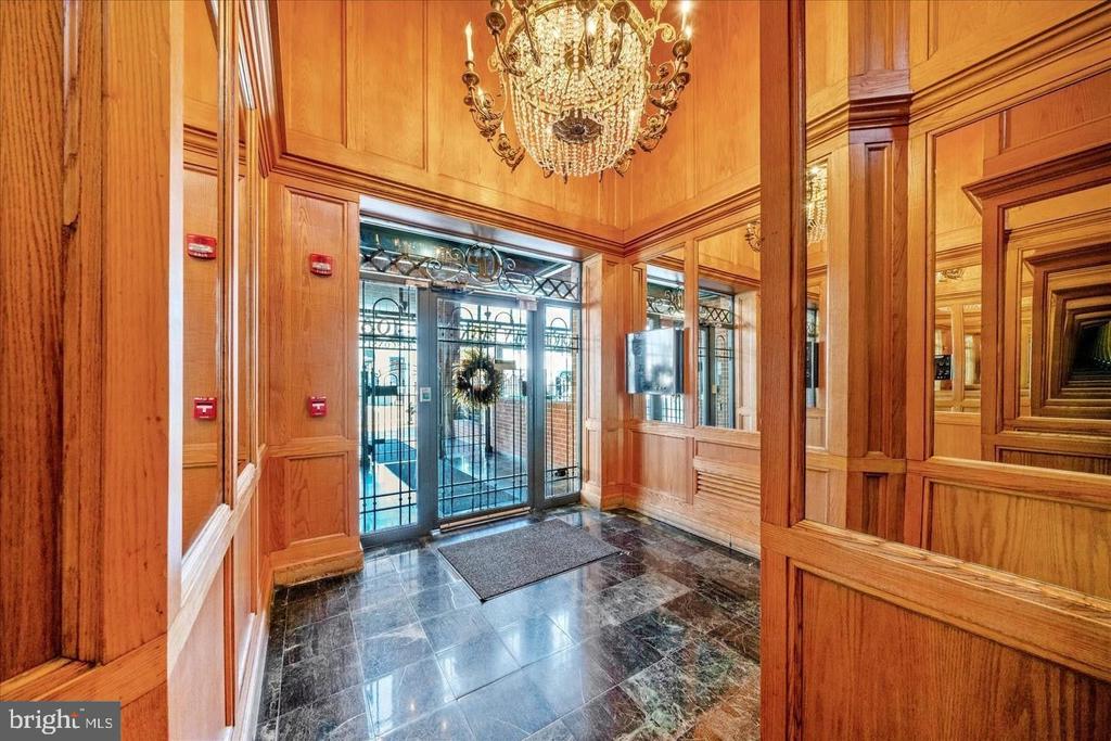 1080 WISCONSIN AVENUE NW Unit: 1005
