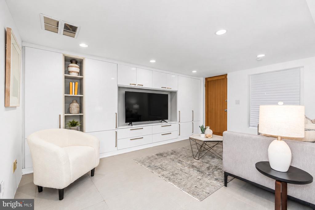 3519 W PL NW