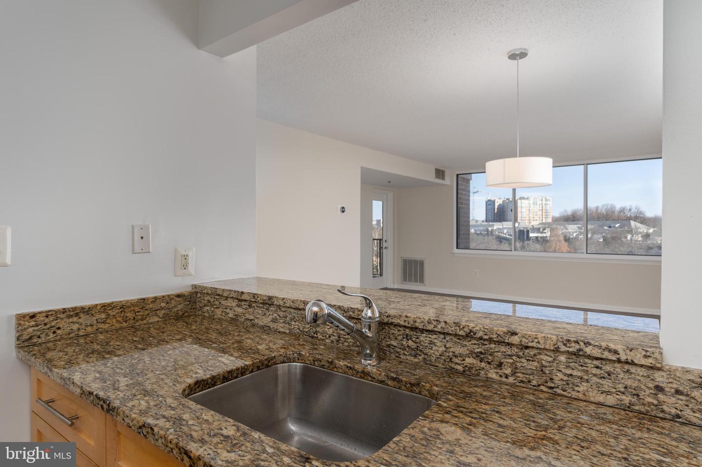 10101 Grosvenor Pl #614