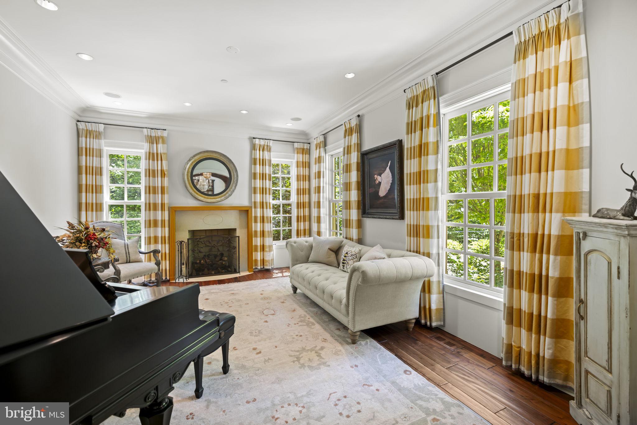 7019 Natelli Woods Ln