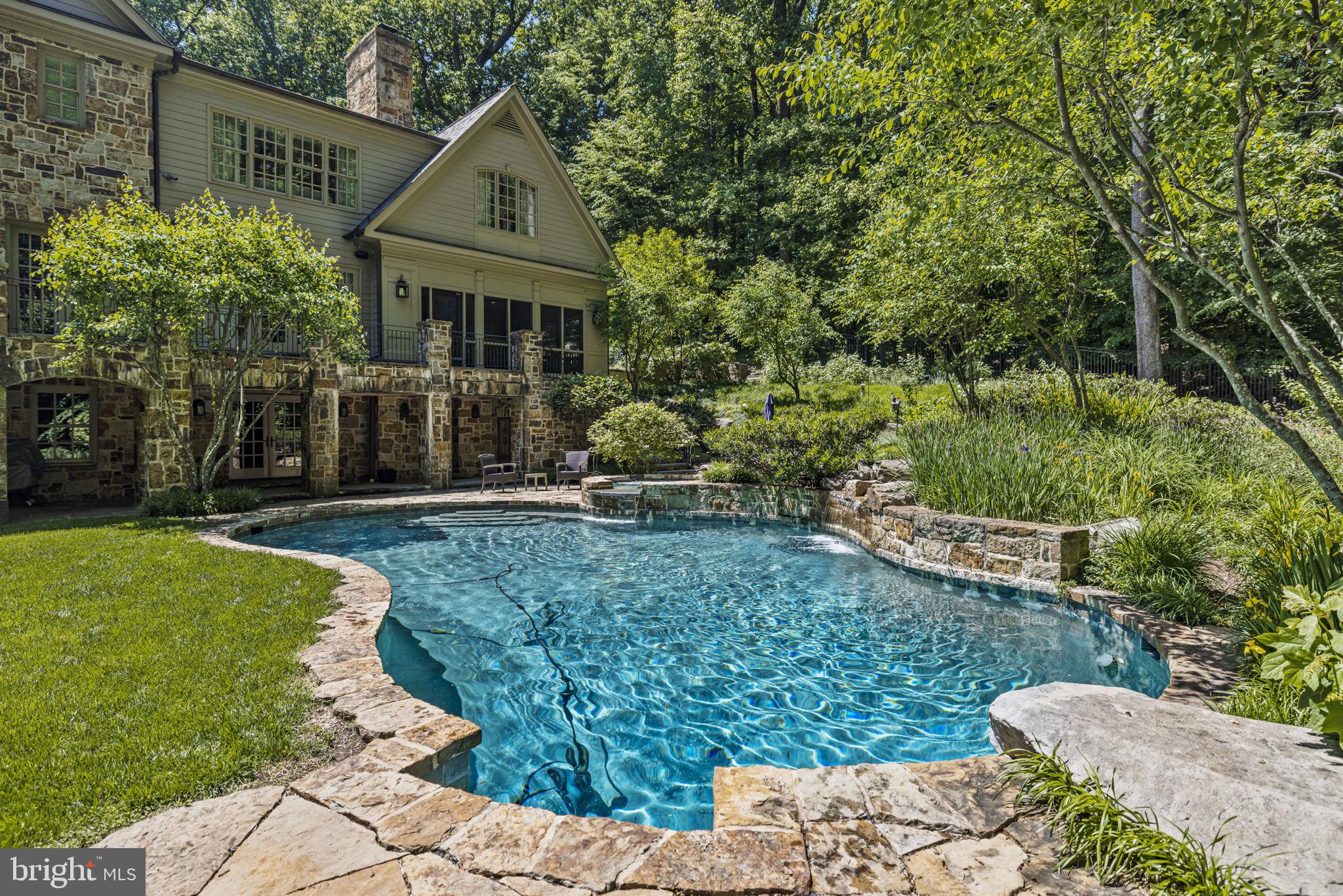 7019 Natelli Woods Ln