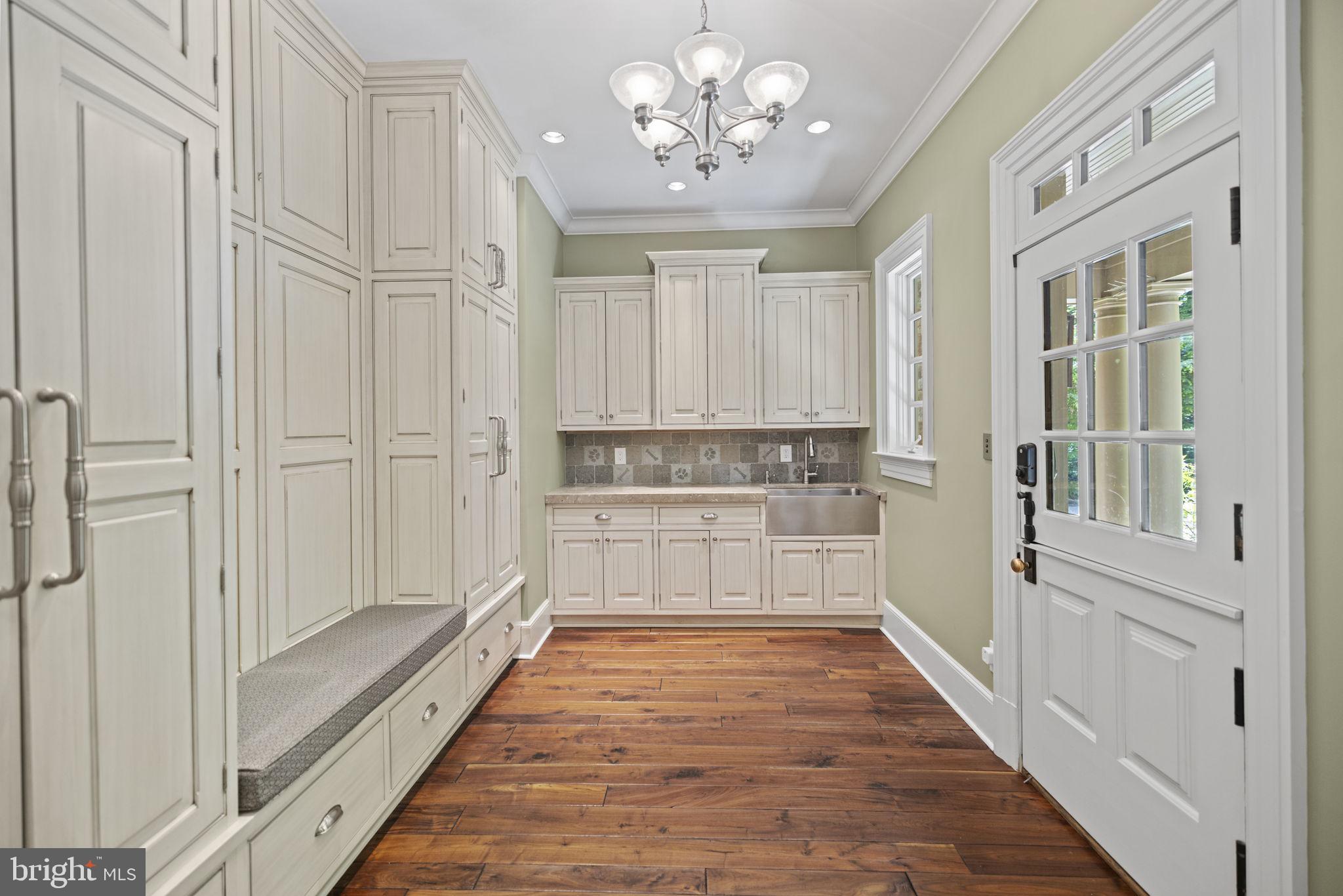 7019 Natelli Woods Ln