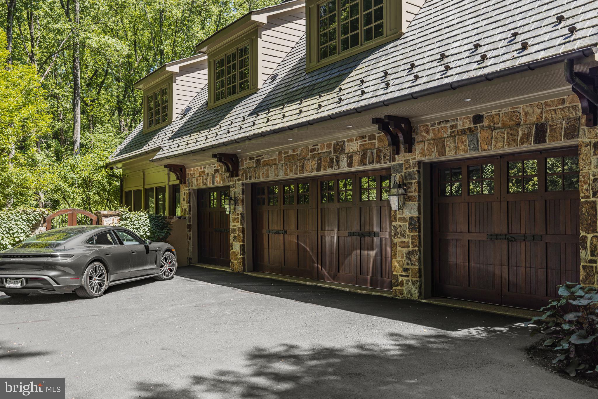 7019 Natelli Woods Ln