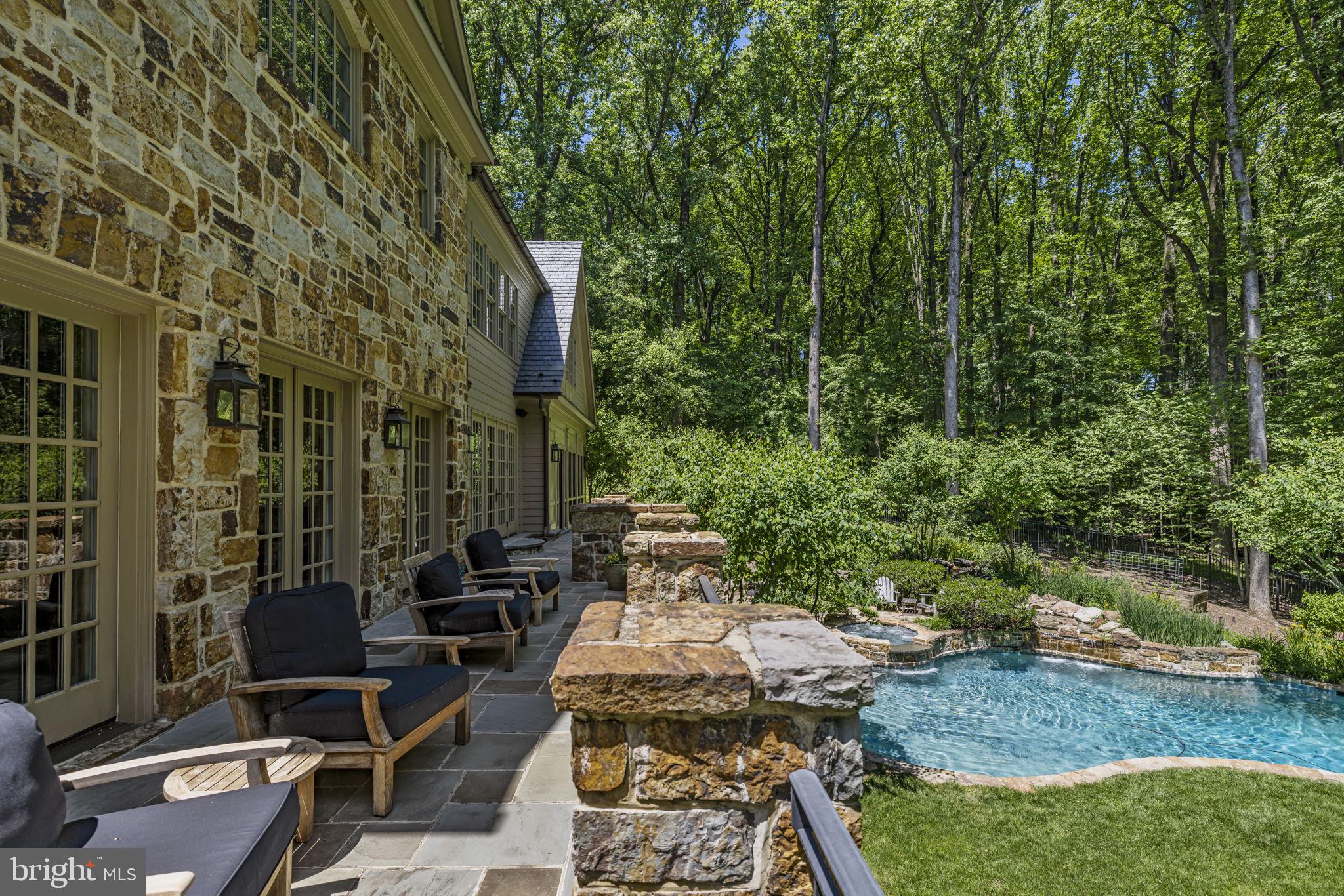 7019 Natelli Woods Ln