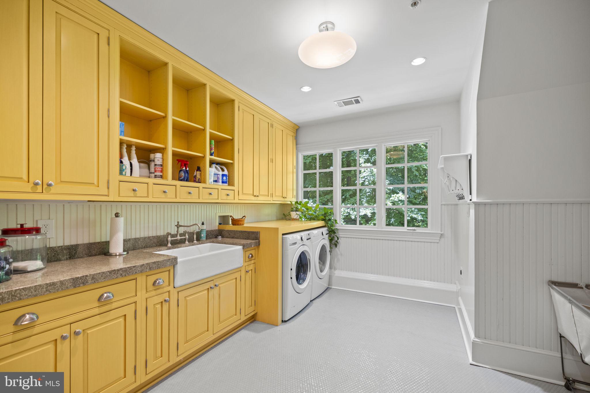 7019 Natelli Woods Ln