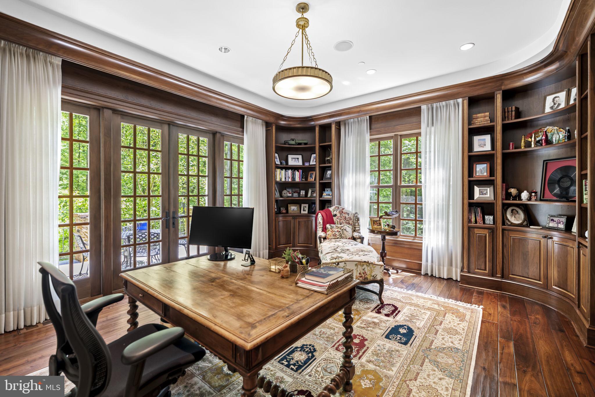 7019 Natelli Woods Ln