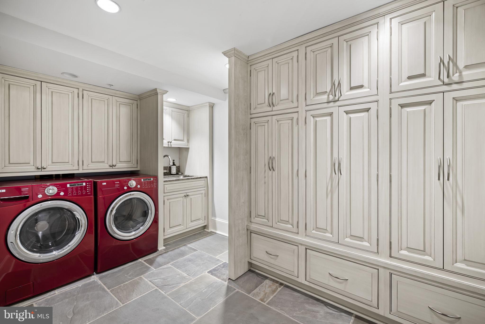 7019 Natelli Woods Ln