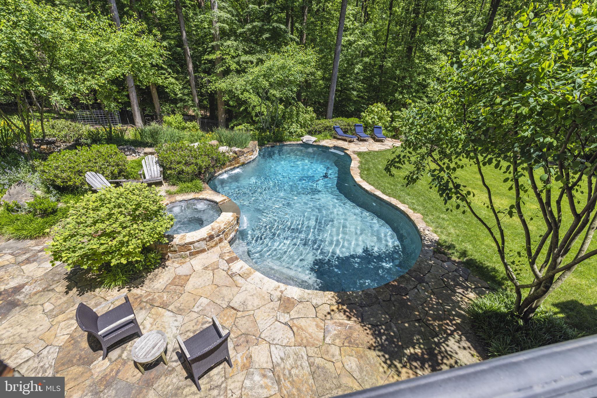 7019 Natelli Woods Ln