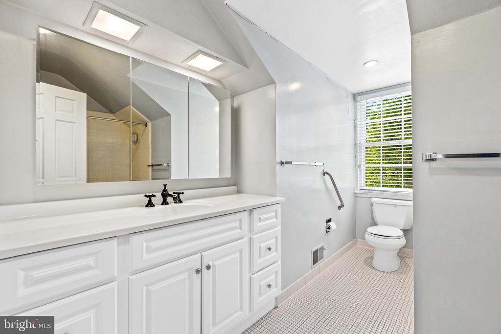 4425 Chalfont Pl
