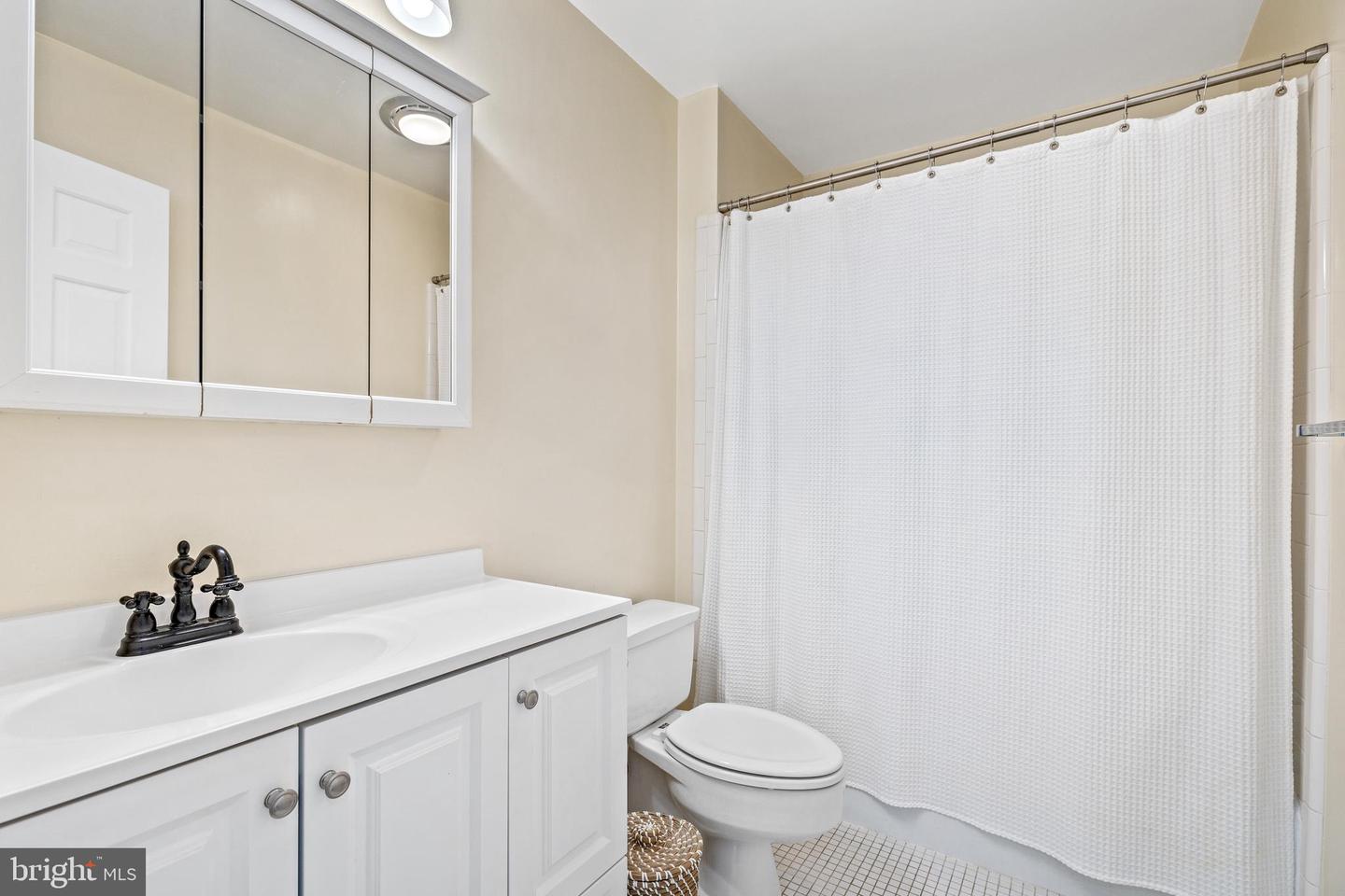 4425 Chalfont Pl