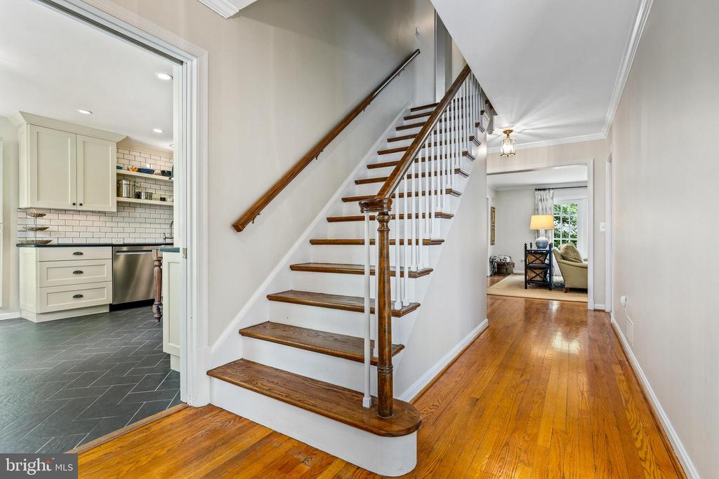 4425 Chalfont Pl