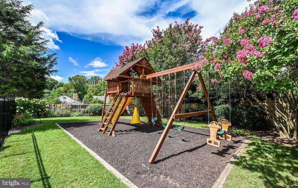4425 Chalfont Pl