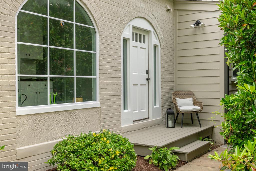 4615 Morgan Dr