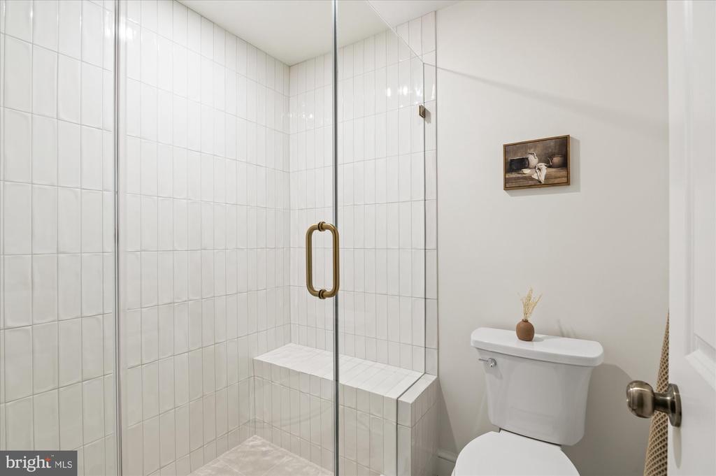 9225 LAUREL OAK DRIVE