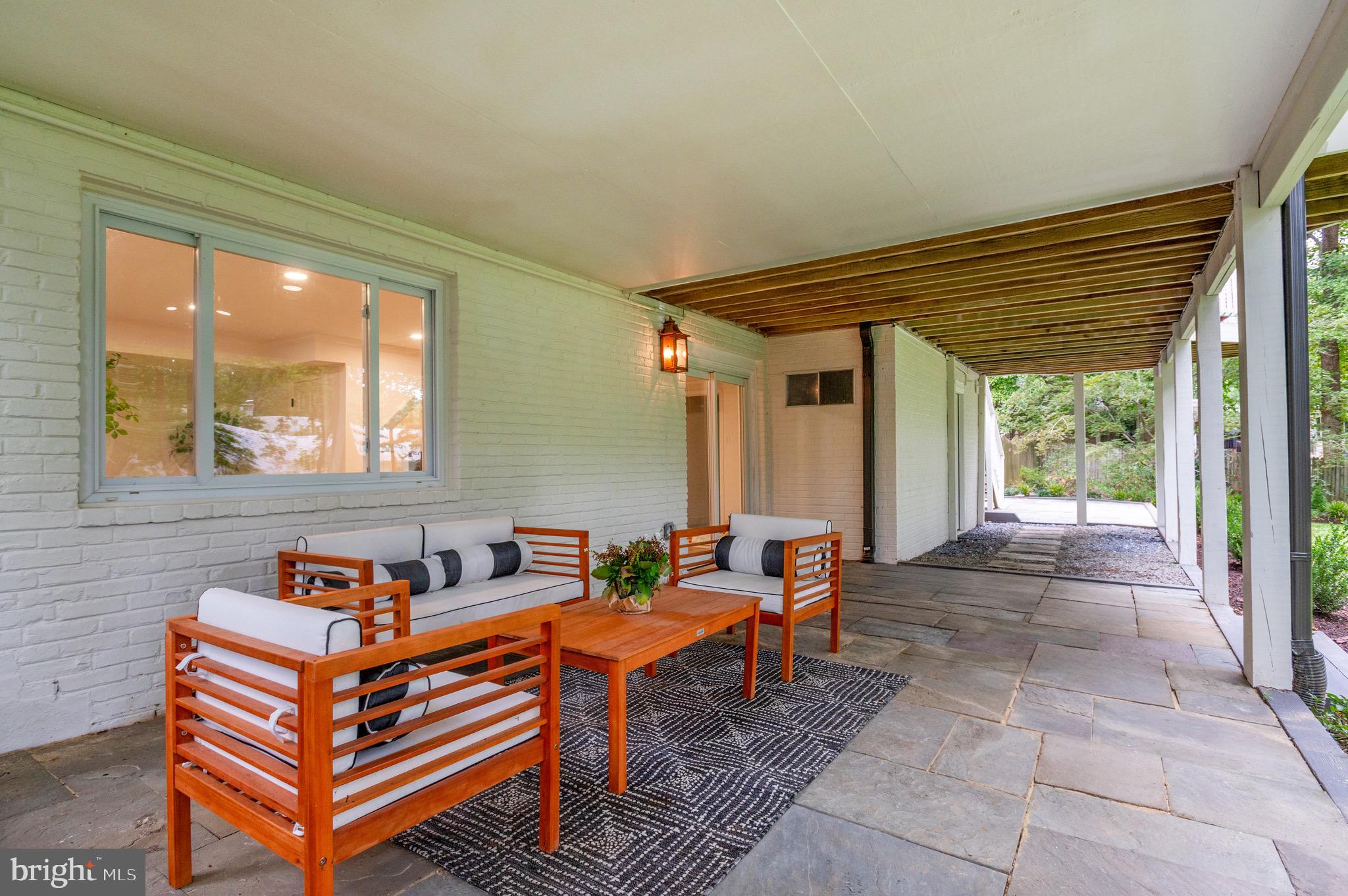 9225 LAUREL OAK DRIVE
