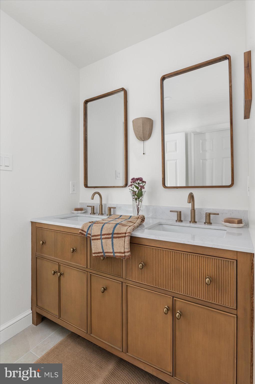 9225 LAUREL OAK DRIVE