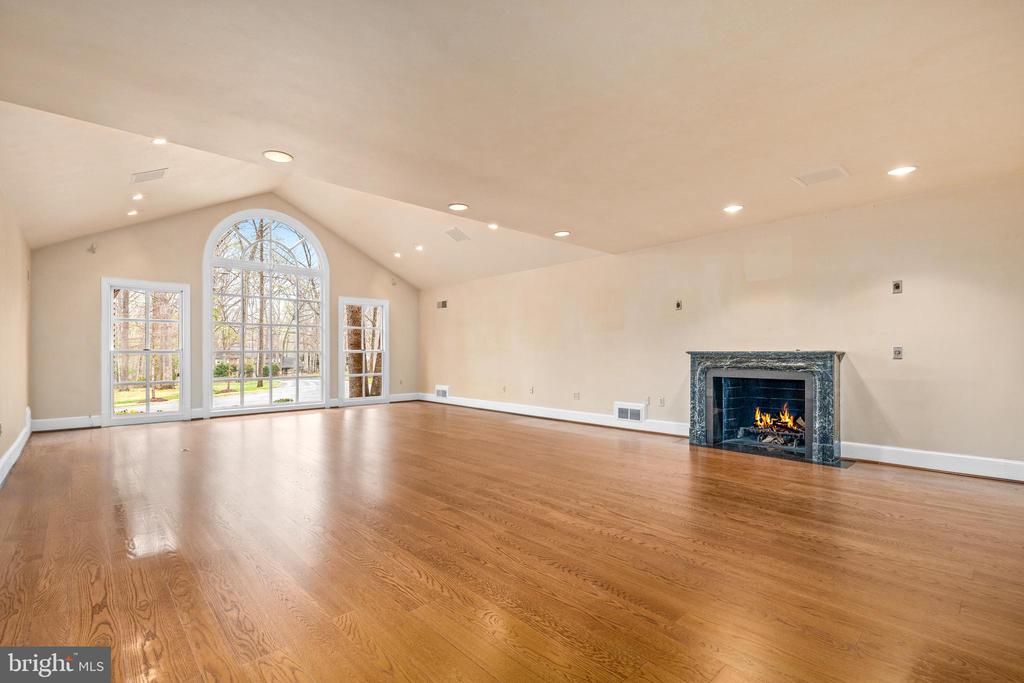 10204 BENTCROSS DRIVE