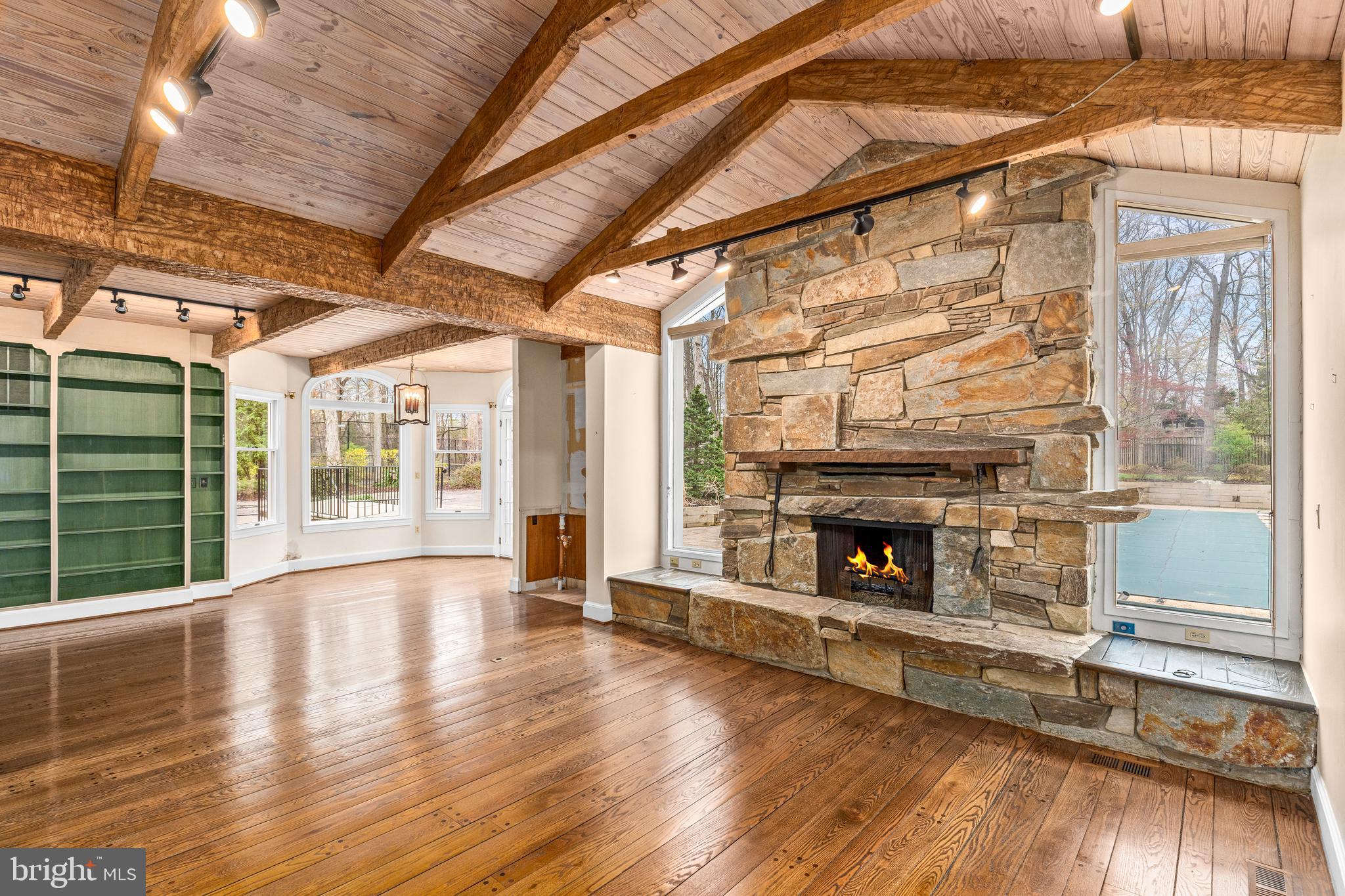 10204 BENTCROSS DRIVE